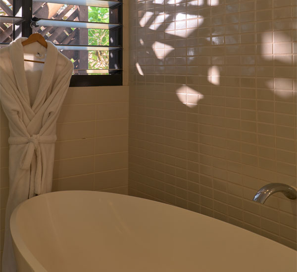 Image of bath area in the Courtyard Suite