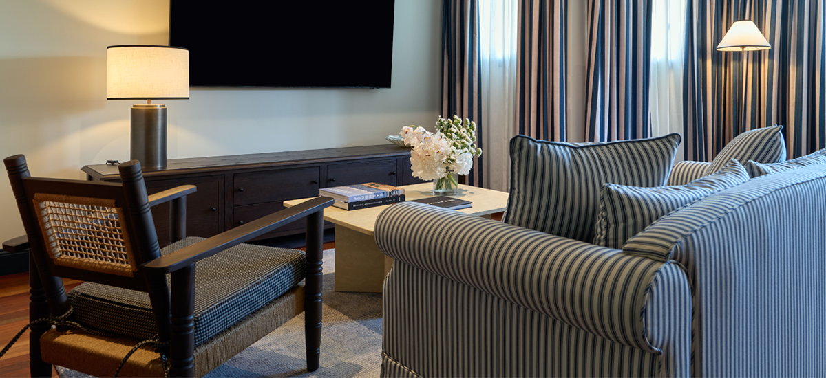Image front onto the the lounge of the Master Pearlers room